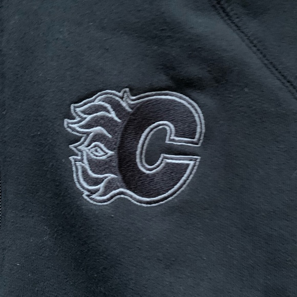 CALGARY FLAMES ZIPUP HOODIE - Picture 2 of 3